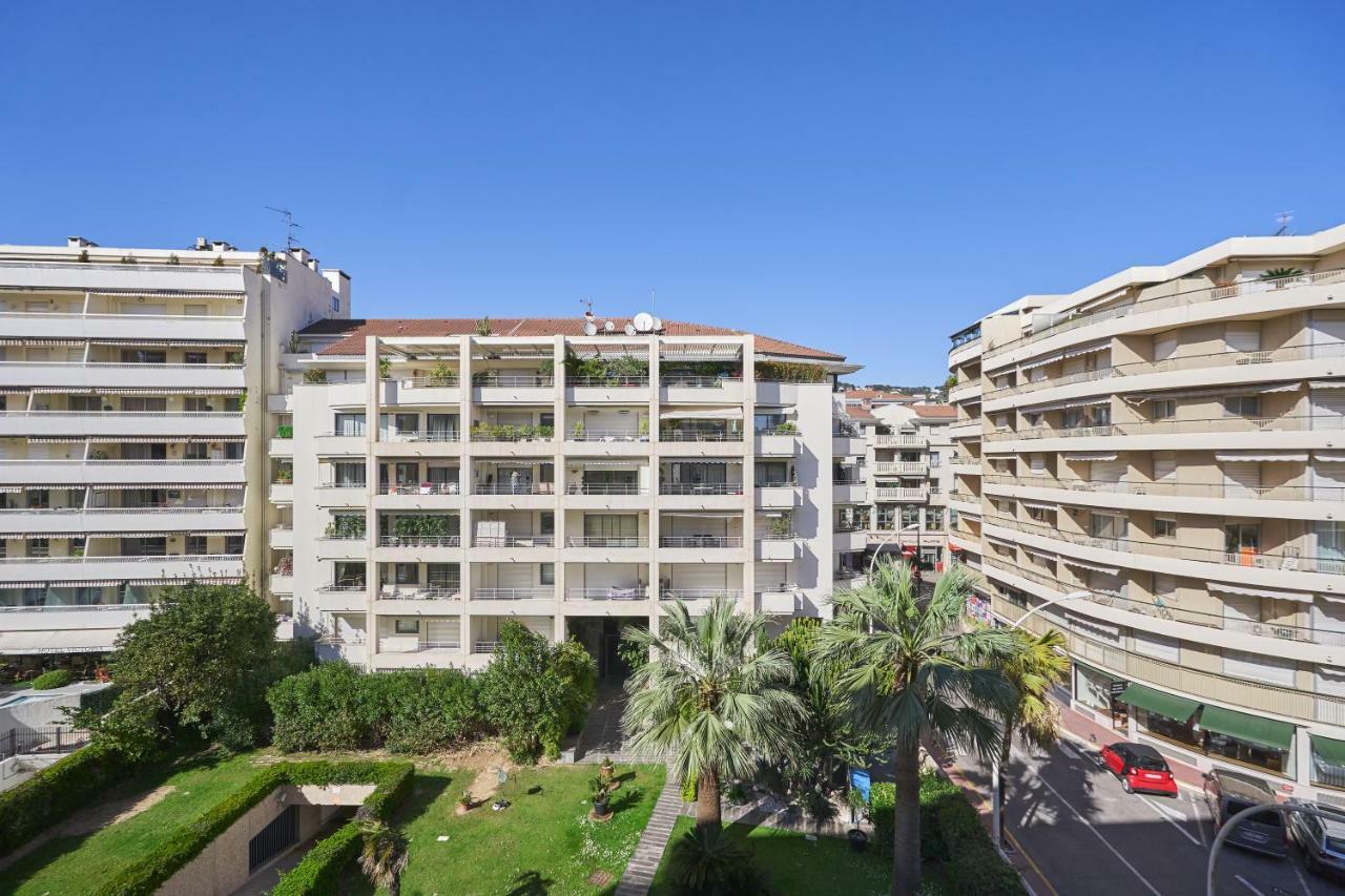 3P Between Croisette Beaches And Antibes Street Cannes Buitenkant foto