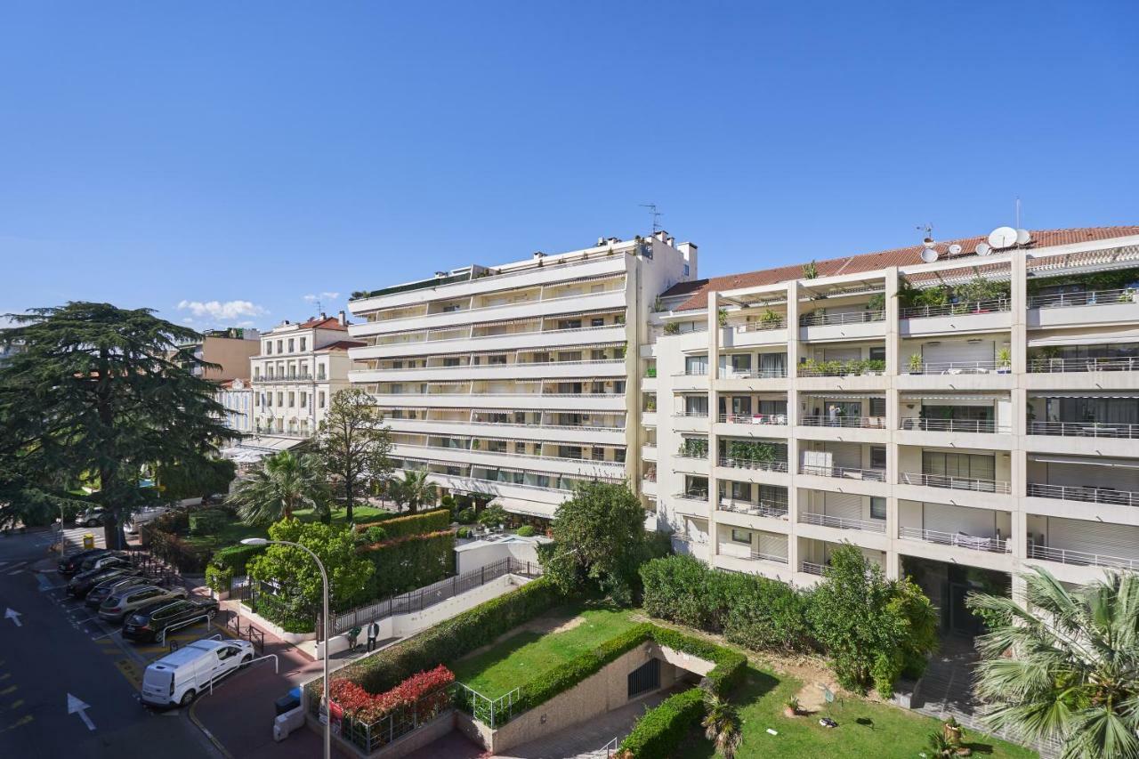 3P Between Croisette Beaches And Antibes Street Cannes Buitenkant foto